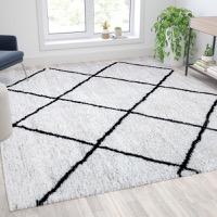 Roxy - Contemporary Lattice Area Rug Suitable for Multiple Flooring Types - Ivory/Black